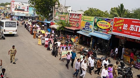 ஆறுமுகனேரியில் விழிப்புணா்வுப் பேரணி