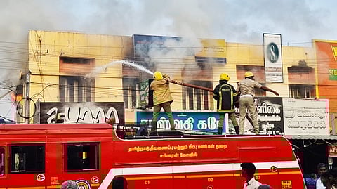 சங்கரன்கோவிலில் இந்தியன் வங்கியில் தீ விபத்து: அலுவலகப் பொருள்கள் எரிந்து சேதம்