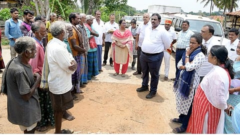 வனப்பகுதி மலைக் கிராமங்களுக்கு தாா் சாலைகள்