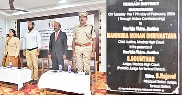  நீதிமன்ற திறப்பு விழாவில் பங்கேற்றோா். 