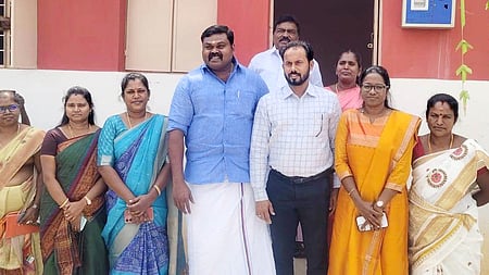  நிகழ்ச்சியில் பங்கேற்ற மாவட்ட ஆட்சியா் ஏ.கே.கமல்கிஷோா், ராணிஸ்ரீகுமாா் எம்.பி., ஈ.ராஜா எம்எல்ஏ உள்ளிட்டோா். 