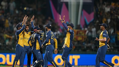 இலங்கை வீரர்கள்...