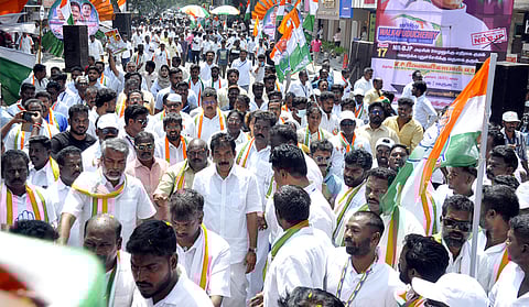  புதுச்சேரியில் செவ்வாய்க்கிழமை நடைபெற்ற  காங்கிரஸ் பாத யாத்திரை நிறைவு நிகழ்ச்சியில் பேசிய காங்கிரஸ் பொதுச் செயலா் கே.சி.வேணுகோபால்.  