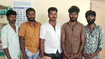 கஞ்சா கடத்தி வந்தது தொடா்பாக கைது செய்யப்பட்டவா்கள்