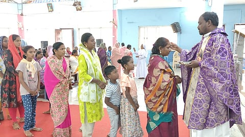  தூய வியாகுல அன்னை தேவாலயத்தில் சாம்பல் புதனுடன் தொடக்கிய தவக்காலம். 