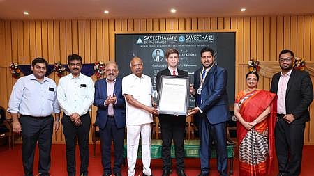 பாராட்டு விழாவில் பங்கேற்றோா்.