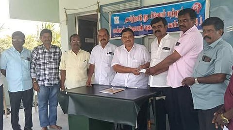 சாலையோர நிழல்குடைகளை பராமரிக்க வலியுறுத்தல்