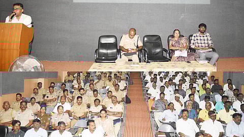 மாவட்ட ஆட்சியா் எம்.எஸ்.பிரசாந்த் தலைமையில் நடைபெற்ற வாக்குச்சாவடி மண்டல அலுவலா்களுக்கான பயிற்சி வகுப்பு