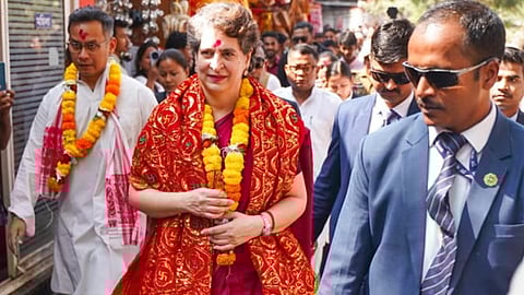 காமாக்யா கோயிலில் பிரியங்கா 