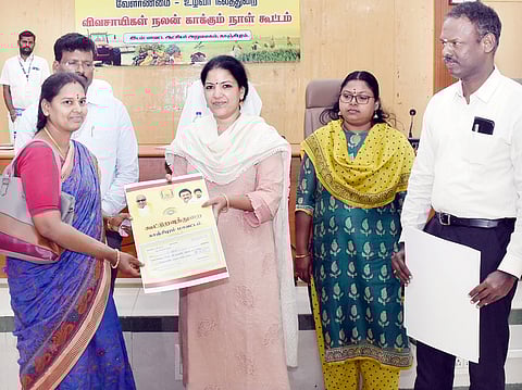 விவசாயிகள் நலன் காக்கும் கூட்டத்தில் நலத் திட்ட உதவிகள்:  காஞ்சிபுரம் ஆட்சியா் வழங்கினாா்