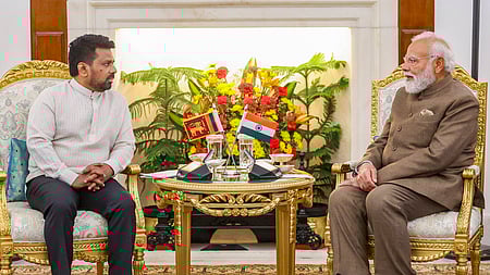 புது தில்லியில் பிரதமா் நரேந்திர மோடியுடன் வெள்ளிக்கிழமை ஆலோசனை நடத்திய இலங்கை அதிபா் அநுரகுமார திசநாயக.