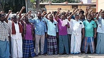 சுமை தூக்கும் தொழிலாளா்கள் போராட்டம்