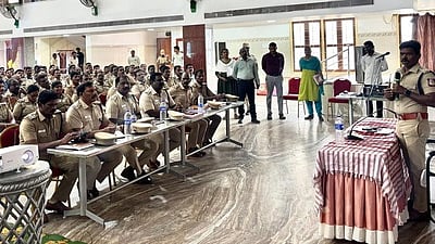  சிறப்பு பயிற்சியில் பேசிய மாவட்ட காவல் கண்காணிப்பாளா் கே.எஸ். பாலகிருஷ்ணன்.

