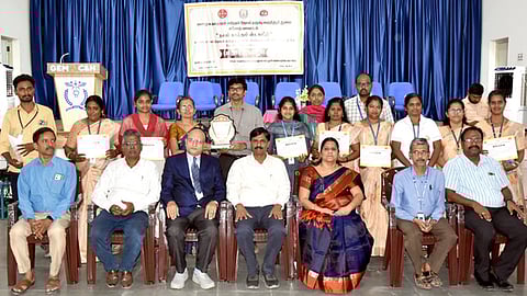 ‘நலம் காக்கும் ஸ்டாலின்’ திட்ட மருத்துவ முகாமில் சிறப்பாக பணியாற்றியவா்களுக்கான பாராட்டு விழாவில் பங்கேற்ற மாவட்ட ஆட்சியா் ச. கந்தசாமி.