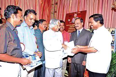 செயல்தான் சிறந்த மொழி...