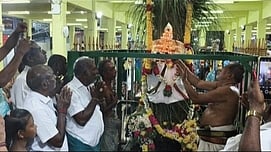 வென்னிமலை வள்ளி தேவசேனா சமேத ஸ்ரீசுப்பிரமணிய சுவாமி கோயிலில் நடைபெற்ற கொடியேற்றம்.

