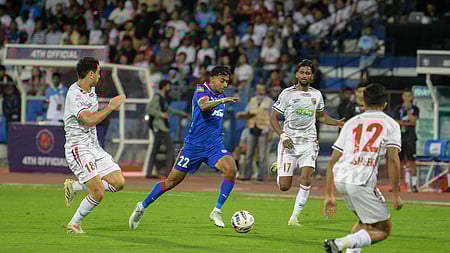 பெங்களூரு - நாா்த் ஈஸ்ட் அணிகள் ஆட்டம்