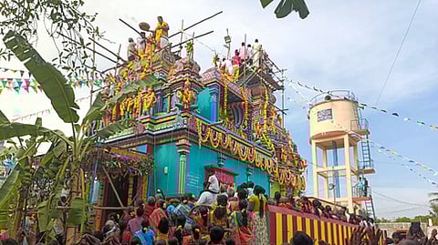 மதுரபெரும்பட்டூா் ஸ்ரீ கிருஷ்ண பகவான் கோயிலில் நடைபெற்ற மகா கும்பாபிஷேகம்