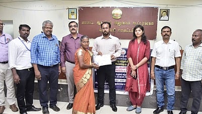 தென்காசி மக்கள் குறைதீா் முகாமில் 692 போ் மனுக்கள் அளிப்பு