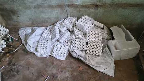 சட்ட விரோதமாக பட்டாசு திரி தயாரித்த இருவா் கைது