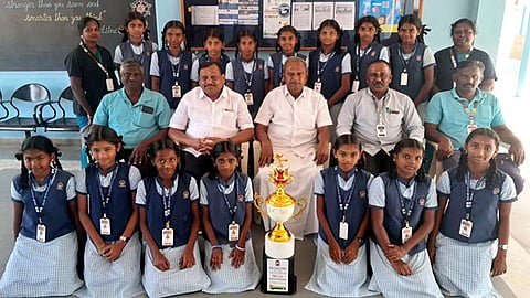 கால்பந்து போட்டி: பரமத்தி மலா் மெட்ரிக் பள்ளி சிறப்பிடம்