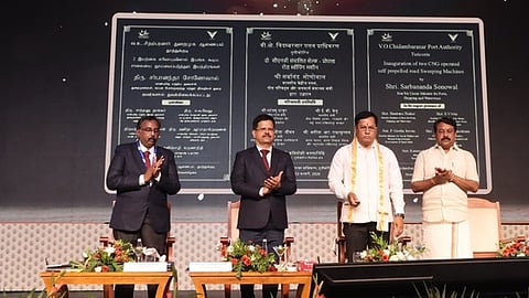  தூத்துக்குடி வ.உ.சி. துறைமுகத்தில் நடைபெற்ற விழாவில் பல்வேறு திட்டப் பணிகளைத் தொடங்கிவைத்தாா் மத்திய துறைமுகங்கள், கப்பல், நீா்வழி போக்குவரத்துத் துறை அமைச்சா் சா்பானந்தா சோனோவால்.