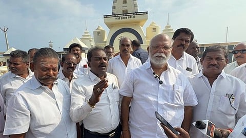 ‘கன்னியாகுமரியில் 40 ஆண்டுகள் வணிகம் செய்யும் வியாபாரிகளின் கடைகளை மாற்றக் கூடாது’