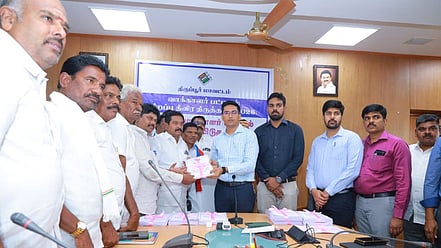 எஸ்ஐஆா்-க்கு பின் வெளியிடப்பட்ட இறுதி பட்டியலில் திருப்பூா் மாவட்டத்தில் 19.55 லட்சம் வாக்காளா்கள்