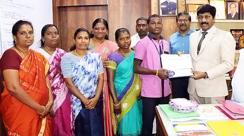 தேசிய பாரா தடகளப் போட்டியில் 
வென்ற மாணவருக்கு பாராட்டு