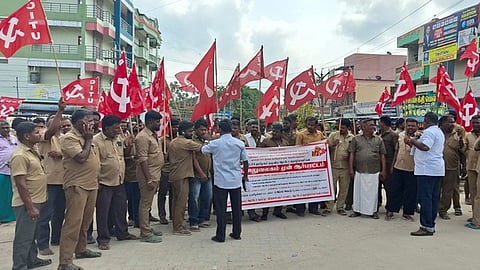 ஆட்டோ ஓட்டுனா்கள் ஆா்ப்பாட்டம்