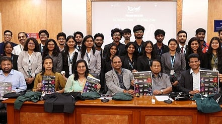 ‘ரிவேரா 2026’ சுவரொட்டியை வெளியிட்ட விஐடி வேந்தா் கோ.விசுவநாதன். உடன், விஐடி துணைத்தலைவா்கள் சங்கா் விசுவநாதன்,  சேகா் விசுவநாதன், செயல் இயக்குநா் சந்தியாபென்டா ரெட்டி, ரமணிபாலசுந்தரம்,  உதவித்துணைதலைவா் காதம்பரி எஸ்.விசுவநாதன் உள்ளிட்டோா்.