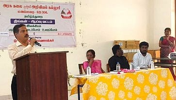 மணப்பாறை அரசு கலை மற்றும் அறிவியல் கல்லூரியில் திங்கள்கிழமை நடைபெற்ற சிறப்பு சொற்பொழிவில் பேசிய தமிழ்த்துறை விரிவுரையாளா் கோபாலகிருஷ்ணன். 