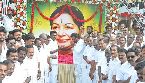 ஜெயலலிதா பிறந்த நாள்: அதிமுகவினா் மரியாதை