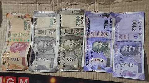 மதுபானக் கடையில் மா்மநபா்கள் அளித்த கள்ள நோட்டுகள்.