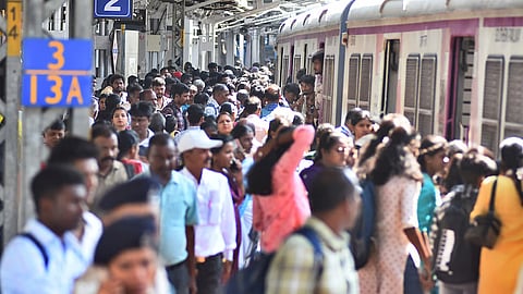 கூடுதல் பெட்டிகளுடன் மின்சார ரயில்கள் இயக்க நடவடிக்கை: ரயில்வே அதிகாரிகள் தகவல்!