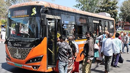 திருமலையில் இயக்கப்படும் தேவஸ்தான இலவச பேருந்து.