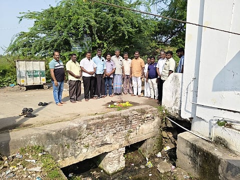    பாலம் கட்டும் பணியை புதன்கிழமை தொடங்கி வைக்கிறாா் துணை மேயா் கே.ஆா். ராஜு.  