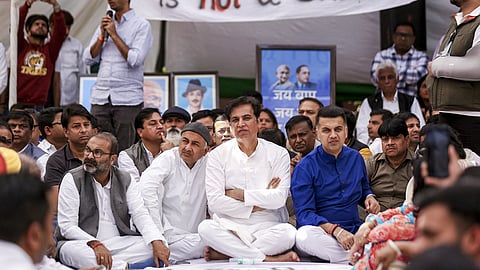 இந்திய இளைஞா் காங்கிரஸ் தேசியத் தலைவா் உதய் பானு சிப் மற்றும் இளைஞா் காங்கிரஸ் தொண்டா்கள் கைது செய்யப்பட்டதற்கு எதிராக தில்லியில் சத்தியாக்கிரக போராட்டத்தை வியாழக்கிழமை தொடங்கிய காங்கிரஸ் கட்சியினா்.