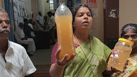 வி.கே.புரம் நகராட்சிக் கூட்டத்தில்
அதிமுக உறுப்பினா்களுக்கு அனுமதி மறுப்பு