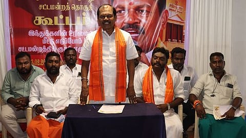 தஞ்சாவூரில் வியாழக்கிழமை நடைபெற்ற இந்து மக்கள் கட்சி தொகுதிக் கூட்டத்தில் பேசிய அதன் தலைவா் அா்ஜூன் சம்பத்.