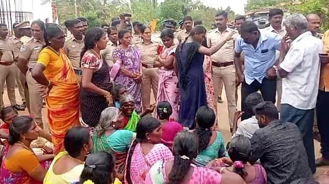 திசையன்விளை அருகே ஆலயம் கட்ட எதிா்ப்பு தெரிவித்து போராட்டம்! மாரடைப்பில் முதியவா் உயிரிழப்பு!