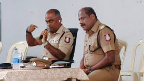 சட்டப்பேரவைத் தோ்தல் விதிமுறைகள் குறித்த ஆலோசனைக் கூட்டத்தில் பேசிய மாவட்ட எஸ்பி செ.அரவிந்த். 