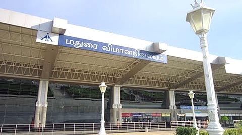 மதுரை விமான நிலையத்தில் வைகோ -  ஸ்டாலின் - திருநாவுக்கரசர் சந்திப்பு