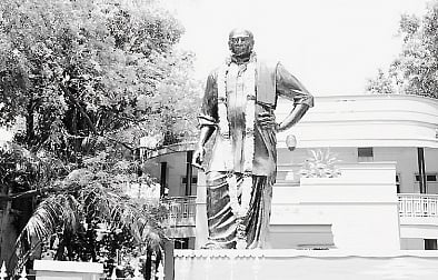 காமராஜர் இல்லத்தை கண்டுகொள்ளாத காங்கிரஸ் தலைவர்கள்