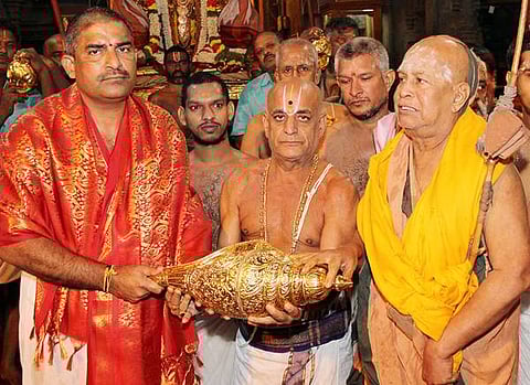 ஏழுமலையானுக்கு ஜெயேந்திர சரஸ்வதி தங்க சங்கு நன்கொடை