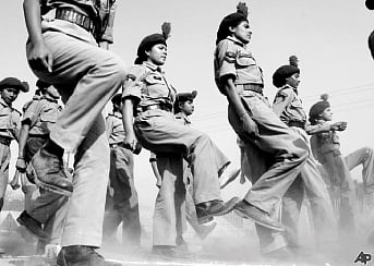 சீருடை, காலணி இல்லாமல் என்.சி.சி. பயிற்சி!