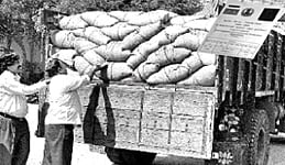 அடகு வைக்கப்படும் ரேஷன் அட்டைகள்; அதிகரித்து வரும் அரிசிக் கடத்​தல்