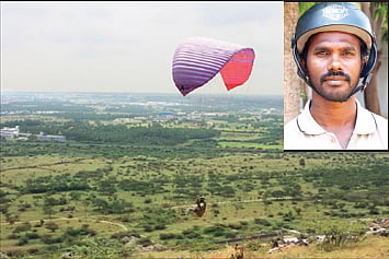 ஹோட்டல் சர்வர்... கிளைடர் பைலட்!