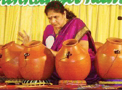 கடம் வாசிக்கும் வளைக் கரங்கள்!