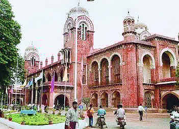 பிரச்னையாகும் பேராசிரியர்களின் அசல் சான்றிதழ்கள் முடக்கம்!